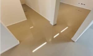 La resina è resistente all'usura, alle macchie e alla luce solare